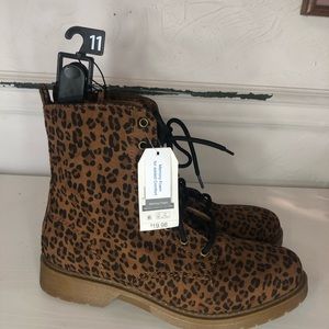 Cheetah print boots! Women’s size 11!